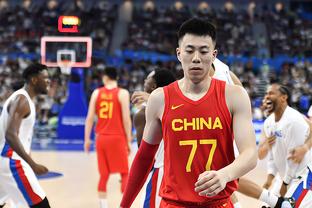 德里克-怀特在连续5场比赛中共送出14帽 创NBA历史后卫纪录！